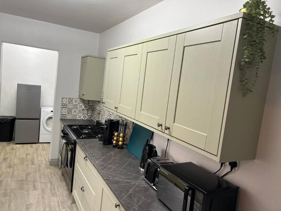 Luxurious Sleeps 13 *